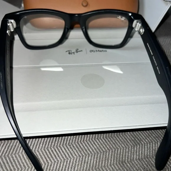 Ray-Ban Wayfarer Matte Black Sunglasses - Picture 7 of 9